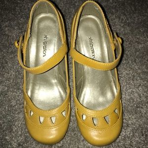 NIB Xhilaration pumps “Sugar”